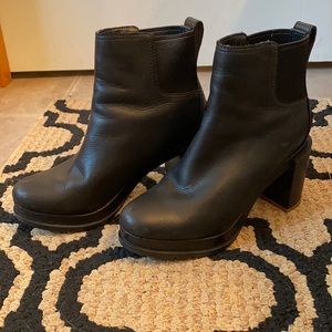 Sorel Women’s booties size 6
